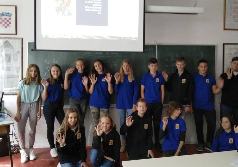 PRAVI NOVINARI U PLAVIM ODORAMA